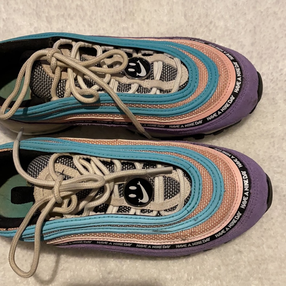 Nikes - Picture 3 of 6